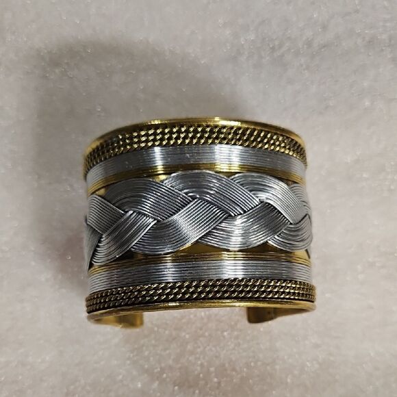Vintage oversized cuff bracelet in two-tone metal with a braid detail. - Picture 1 of 4